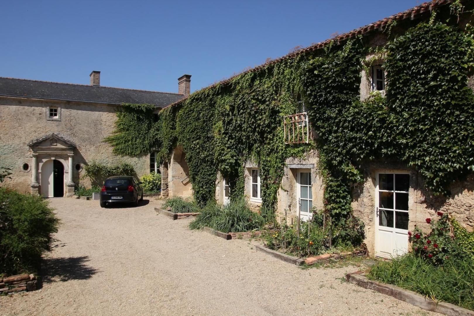 Le Manoir De Gatines Bed & Breakfast Tigne Exterior photo